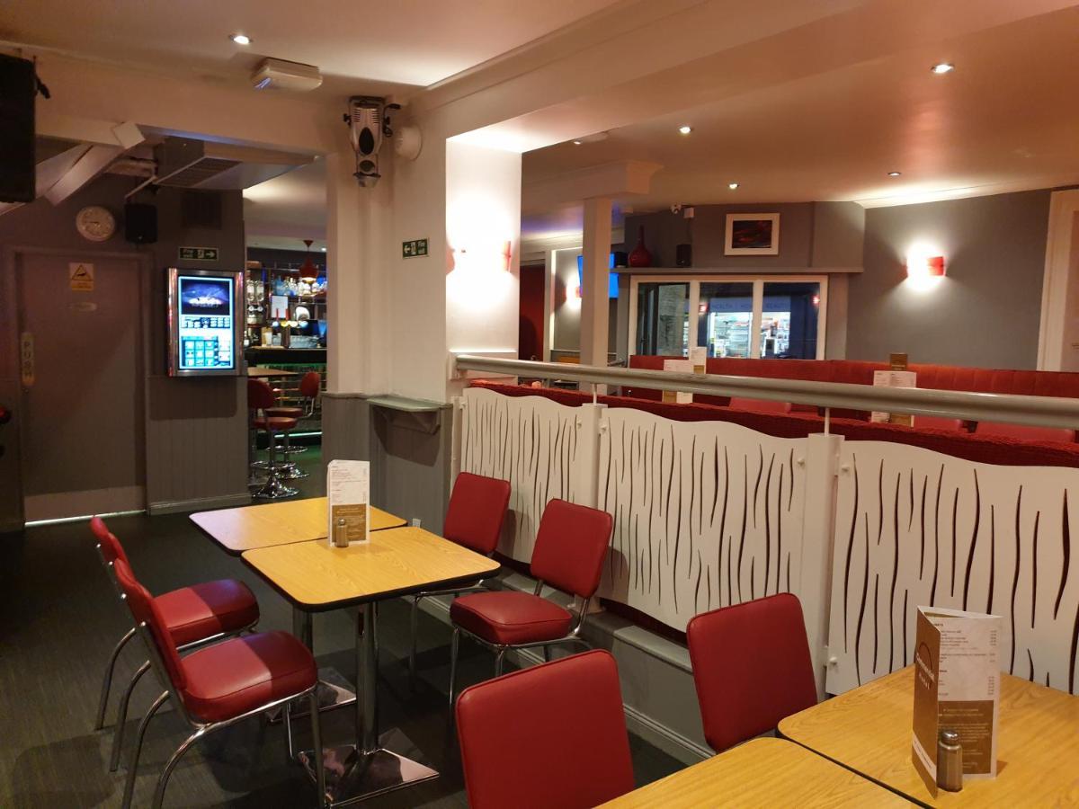 Commercial Hotel 엘니스 외부 사진